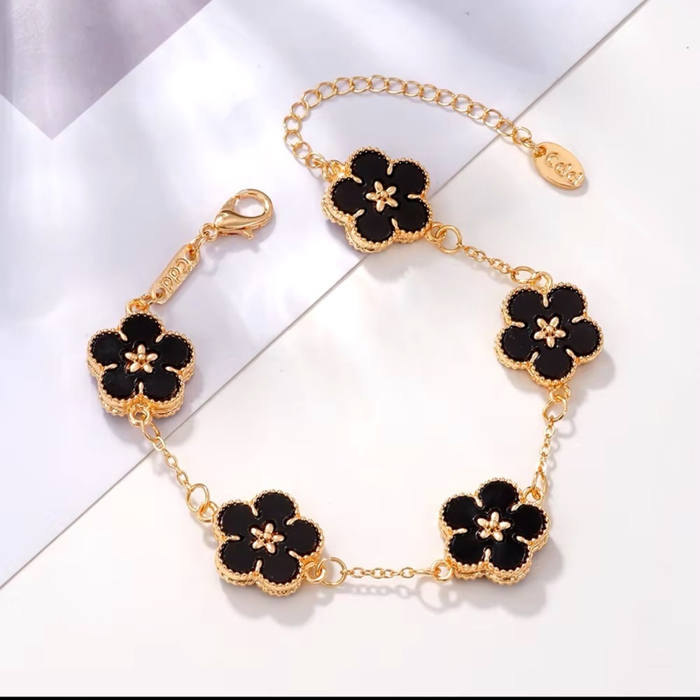 Beautiful flower black enamel 5 petals bracelet in gold-tone fashion